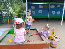 Малыши в кадре.
